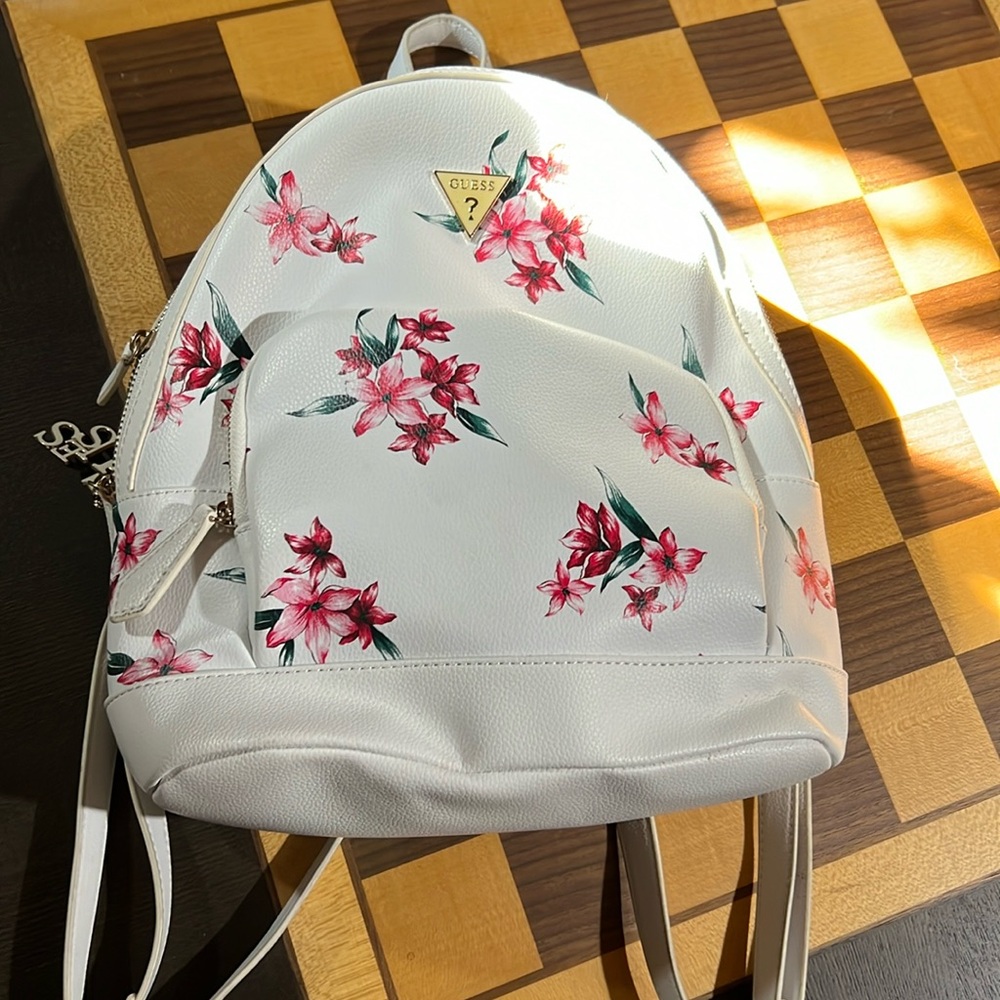 🚨Last Chance🚨 Guess Leather Floral Backpack Bag